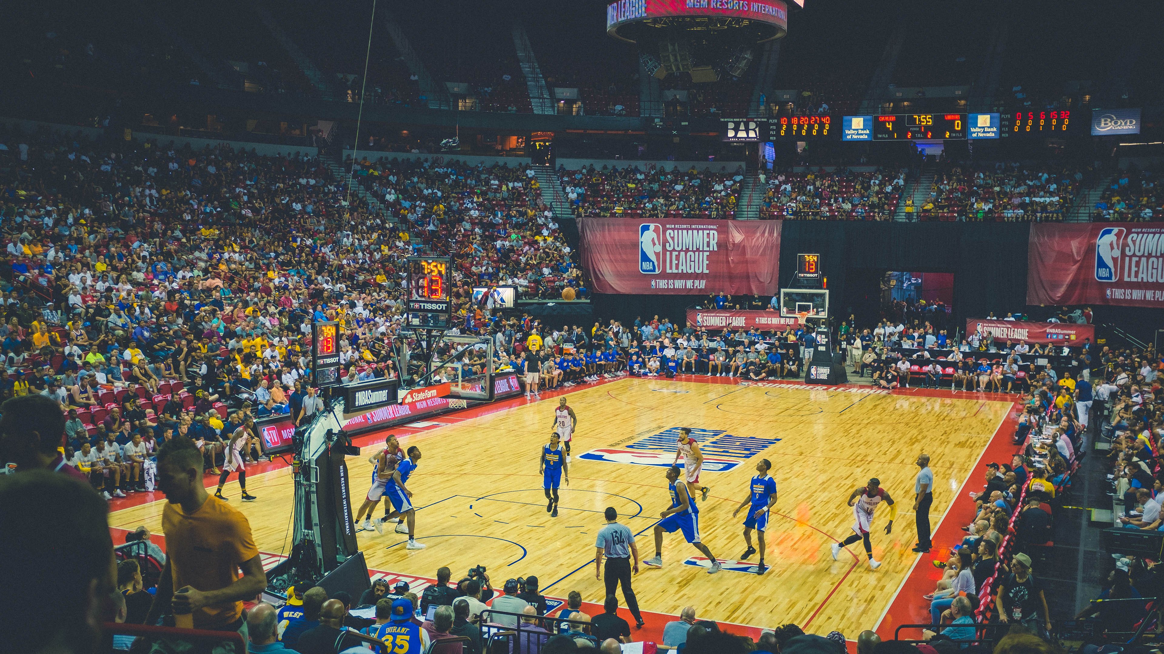 精彩瞬间：张伟收获30分，火力全开点燃场内激情！，张伟ze