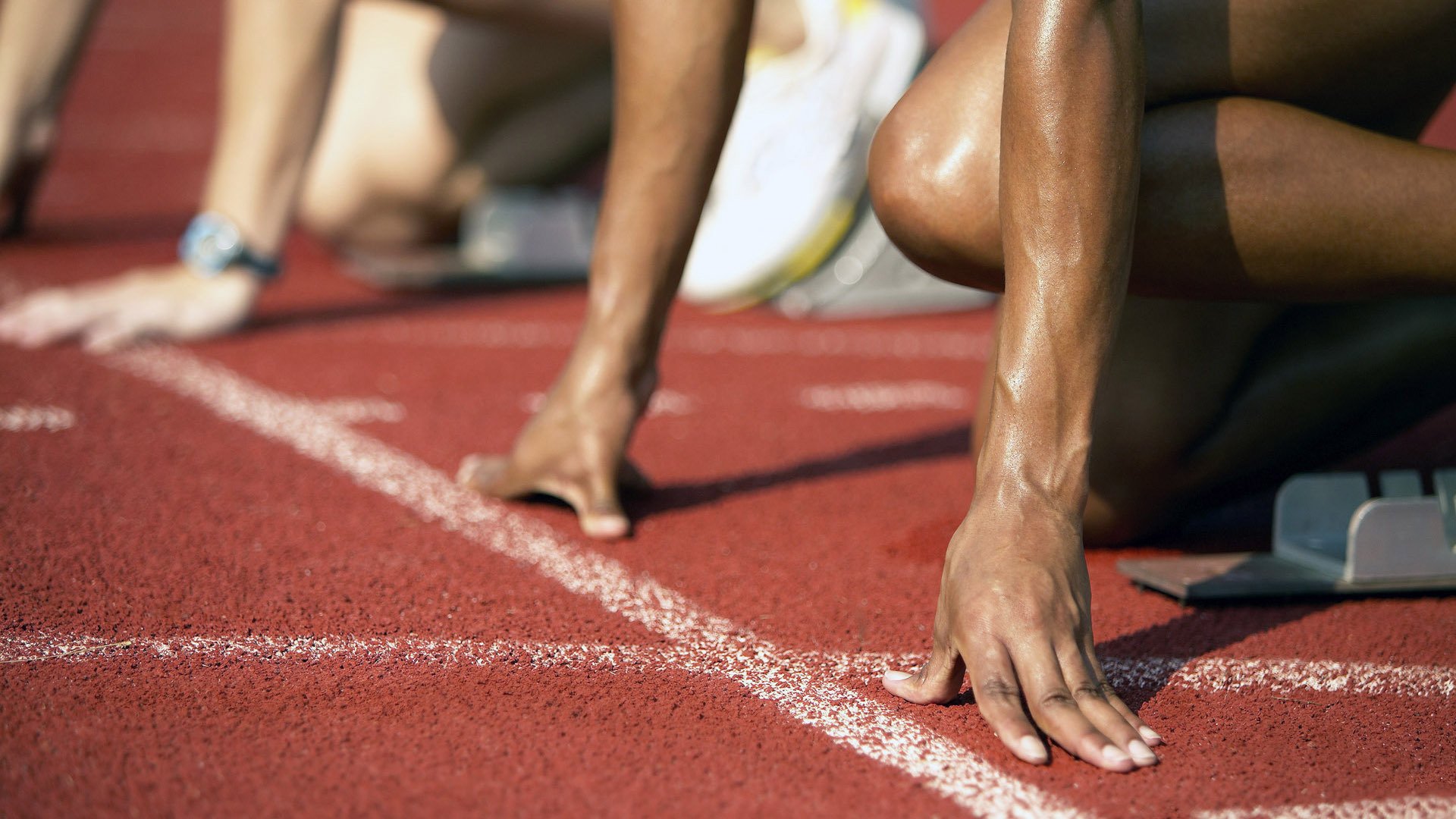 马刺年轻球员崭露头角引期待，马刺的球员