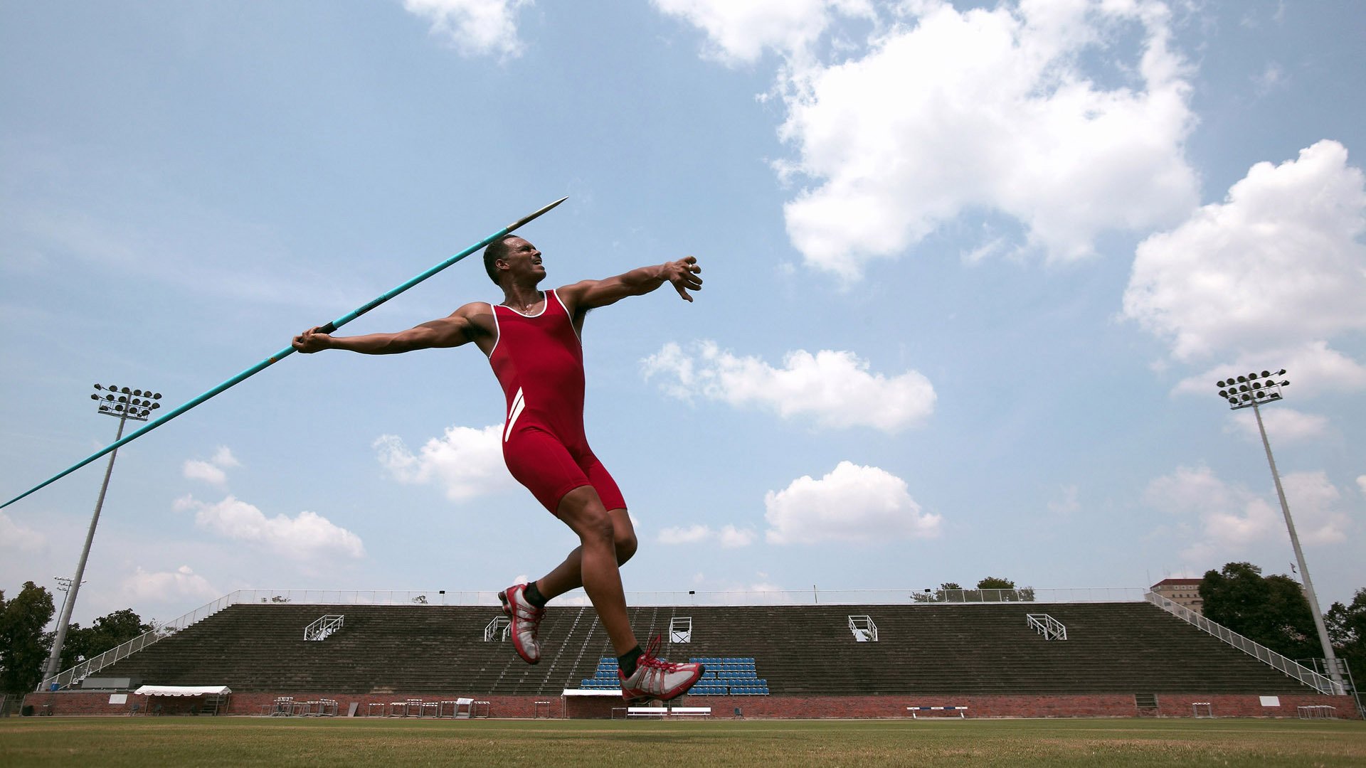 高空争顶还是控球控场?欧冠战术解密